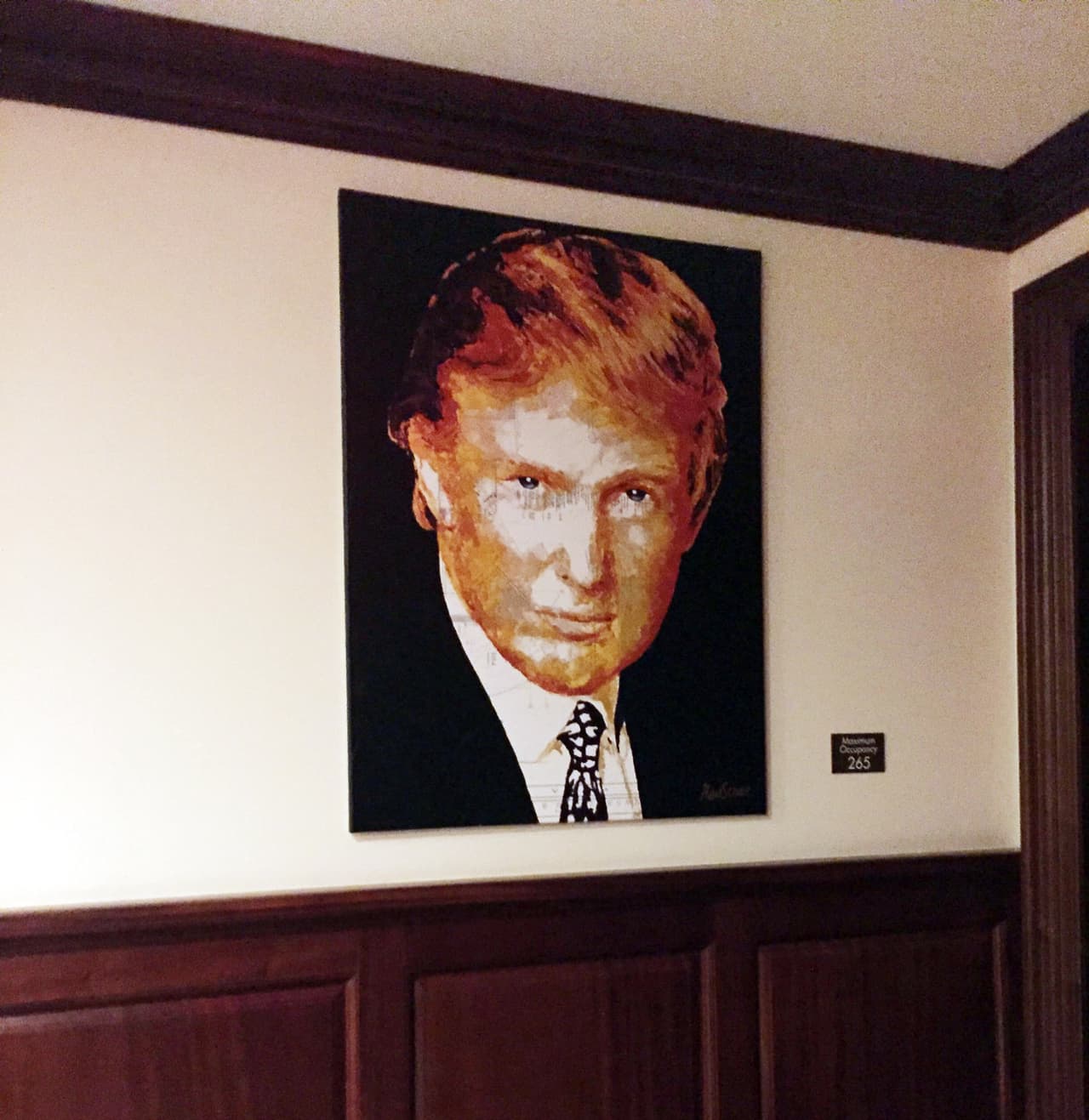 El cuadro está en uno de los rincones del complejo.