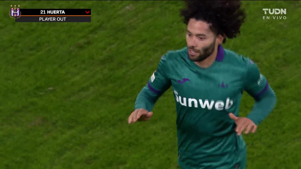 El Chino Huerta sale de cambio al minuto 73 del partido