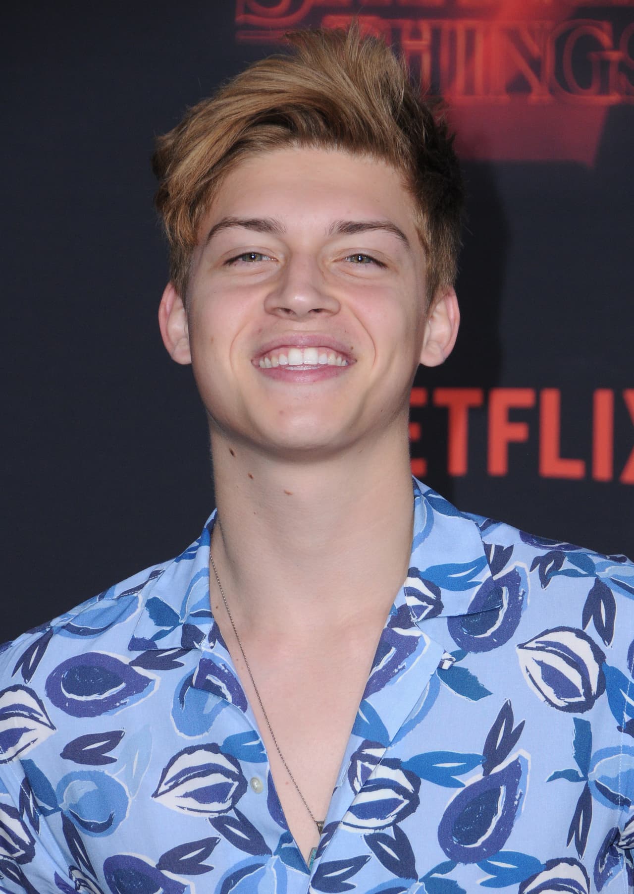 Según el portal TMZ, García está demandando a Joby Harte y a su compañía, Hot Rock Media, por violarlo y 
<b><a href="https://www.univision.com/entretenimiento/escandalo-de-celebridades/tambien-les-paso-a-ellos-estos-famosos-actores-han-sufrido-acoso-y-abuso-sexual-en-hollywood" target="_blank">agredirlo sexualmente docenas de veces</a></b> desde que tenía 12 años.