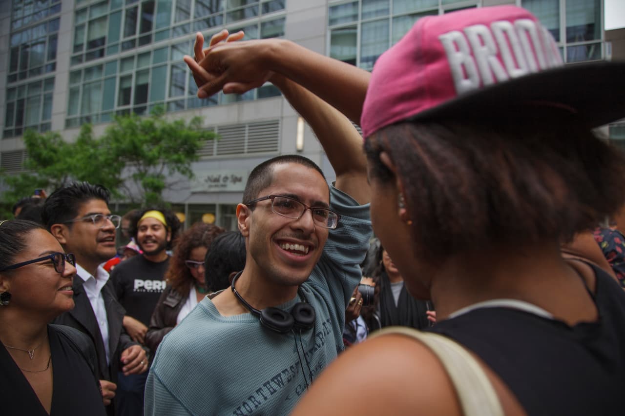 Los ataques contra quienes hablan idiomas distintos al inglés tampoco son nuevos ni pueden atribuirse únicamente a la retórica antiinmigrante de Donald Trump.