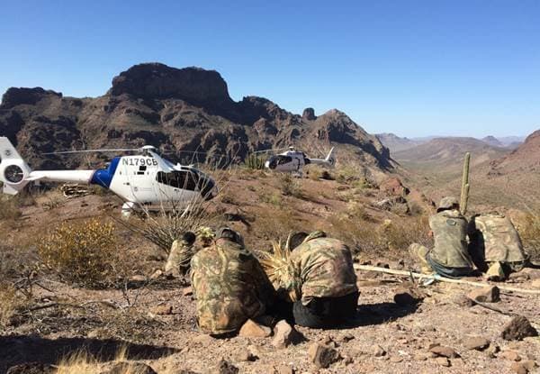 Agentes federales arrestan 11 personas acusadas de proveer suministros a contrabandistas en el desierto de Arizona