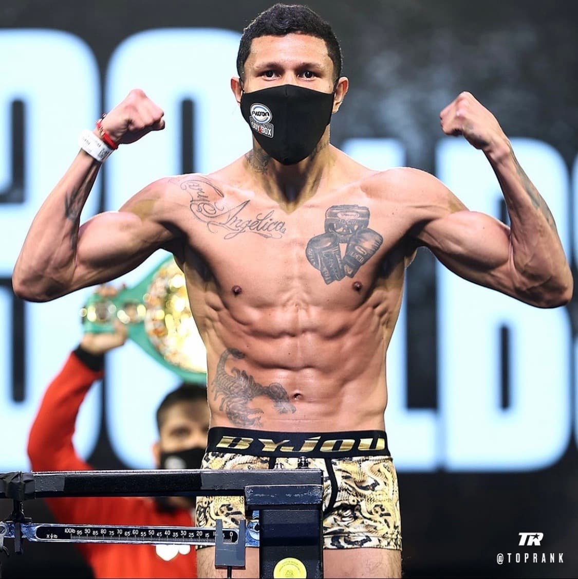 El cetro superpluma del CMB está en juego; por ahora lo ostenta Miguel ‘Alacrán’ Berchelt.