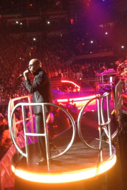 Con el US Airways completamente repleto, Pitbull y Enrique Iglesias hicieron retumbar el centro de Phoenix con un tremendo fiestón que duró más de 3 horas. En el concierto, estaban presentes celebridades como Jessica Cediel del Gordo y La Flaca y William Valdes de Despierta America, entre otros. Durante el show, los fans enloquecieron y corearon los éxitos de ambos artistas. Enrique Iglesias, hasta saltó del escenario para interactuar con su público y tomarse selfies con ellos.