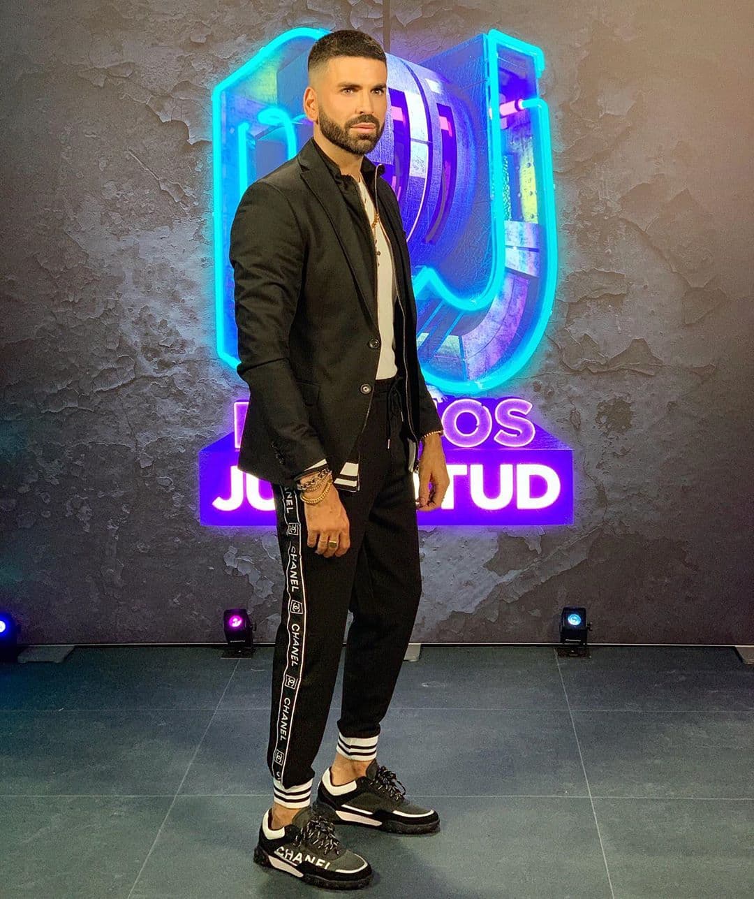 Por segundo año consecutivo, el experto en moda y belleza de Univision será parte del equipo de conductores del pre show de Premios Juventud.