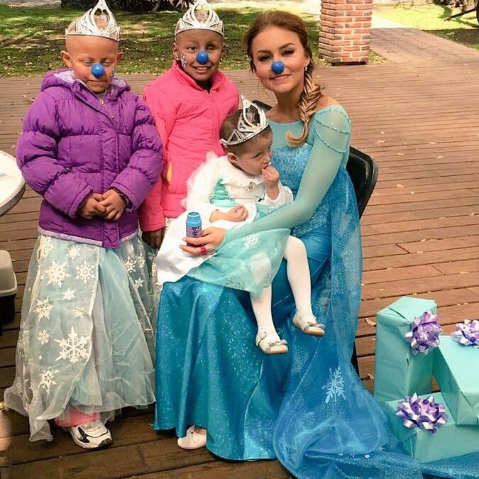 Angelique Boyer se convirtió en una princesa para que niñas con cáncer tuvieran un día de ensueño.