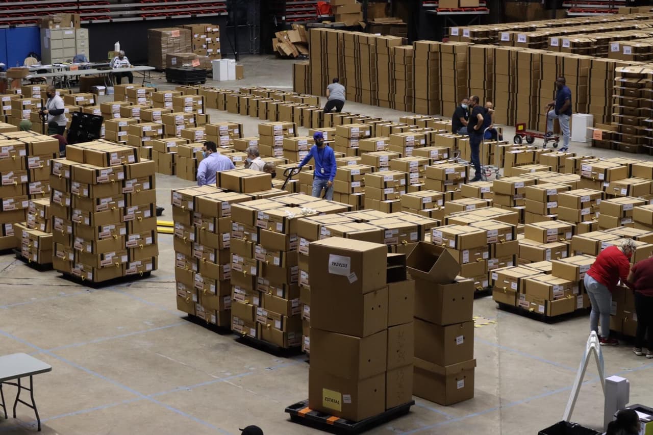 CEE envía los últimos camiones con papeletas para la votación de mañana