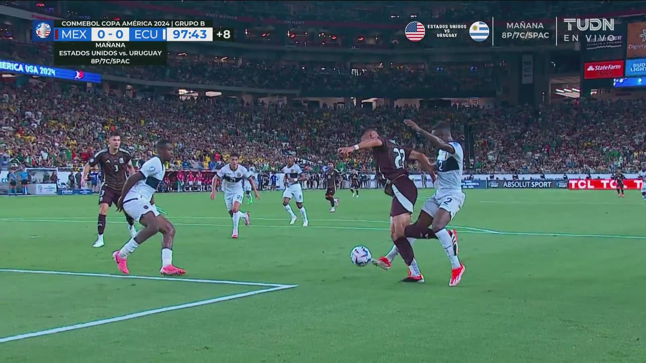 ¡Ahora sí la revisaron y revirtieron el penalti contra Ecuador!