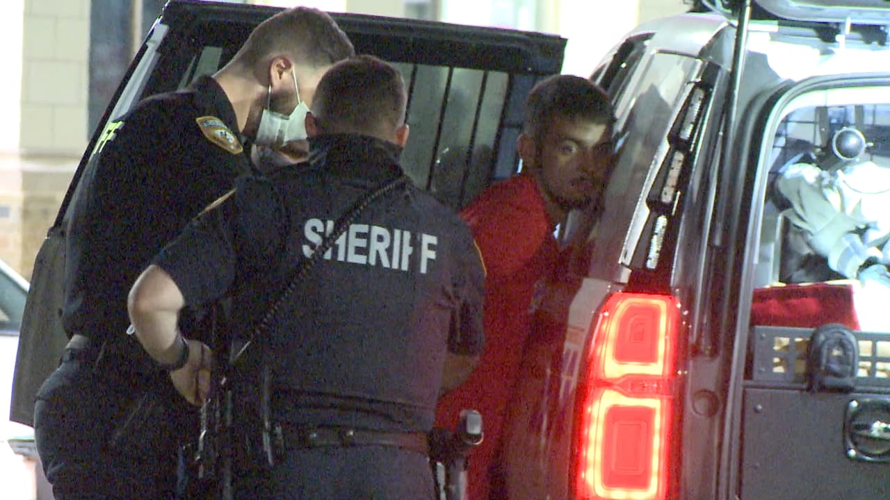 El sospechoso que había intentado huir de la escena, fue arrestado