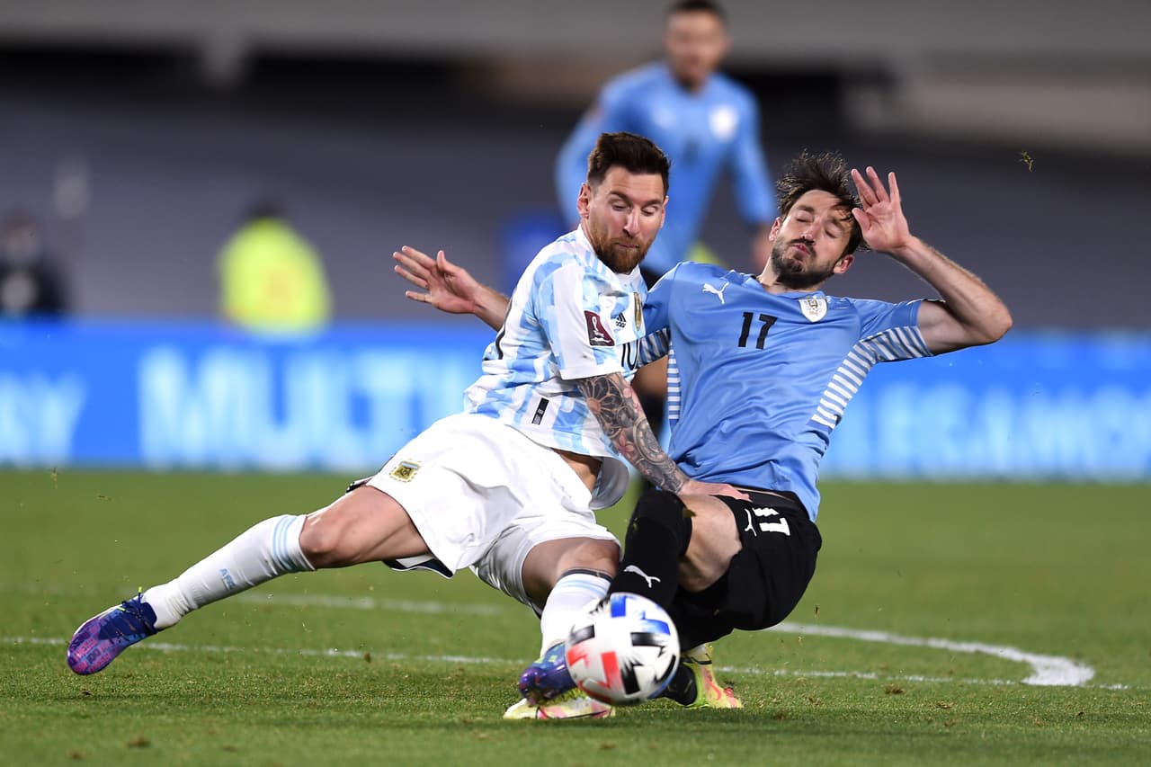 Argentina goleó a Uruguay mientras que Chile por fin volvió a ganar tras enfrentarse a la Selección de Paraguay.