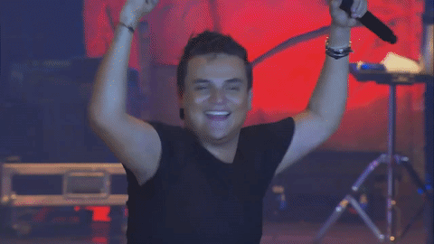 Entregado a su gente con 'La que me quiere la quiero'.