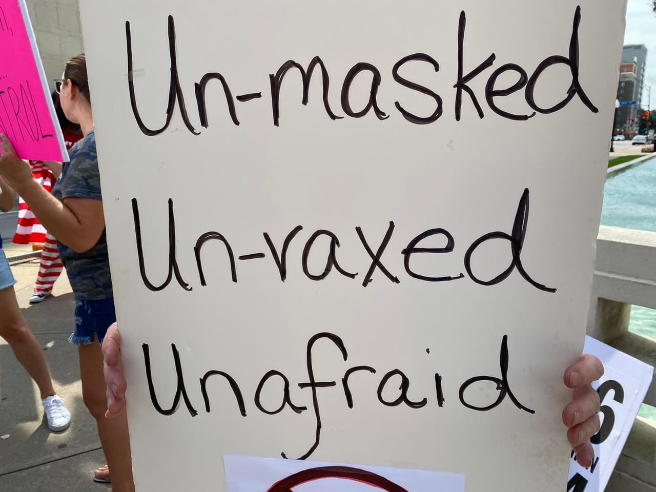 La Corte Suprema de Texas bloqueó este domingo las ordenes emitidas por dos de los condados más grandes del país que desafiaron al gobernador Abbott. Sin embargo, el juez del condado Dallas, Clay Jenkins, dice que su orden de hacer obligatorio el uso de mascarilla no fue revocada por el tribunal del estado.