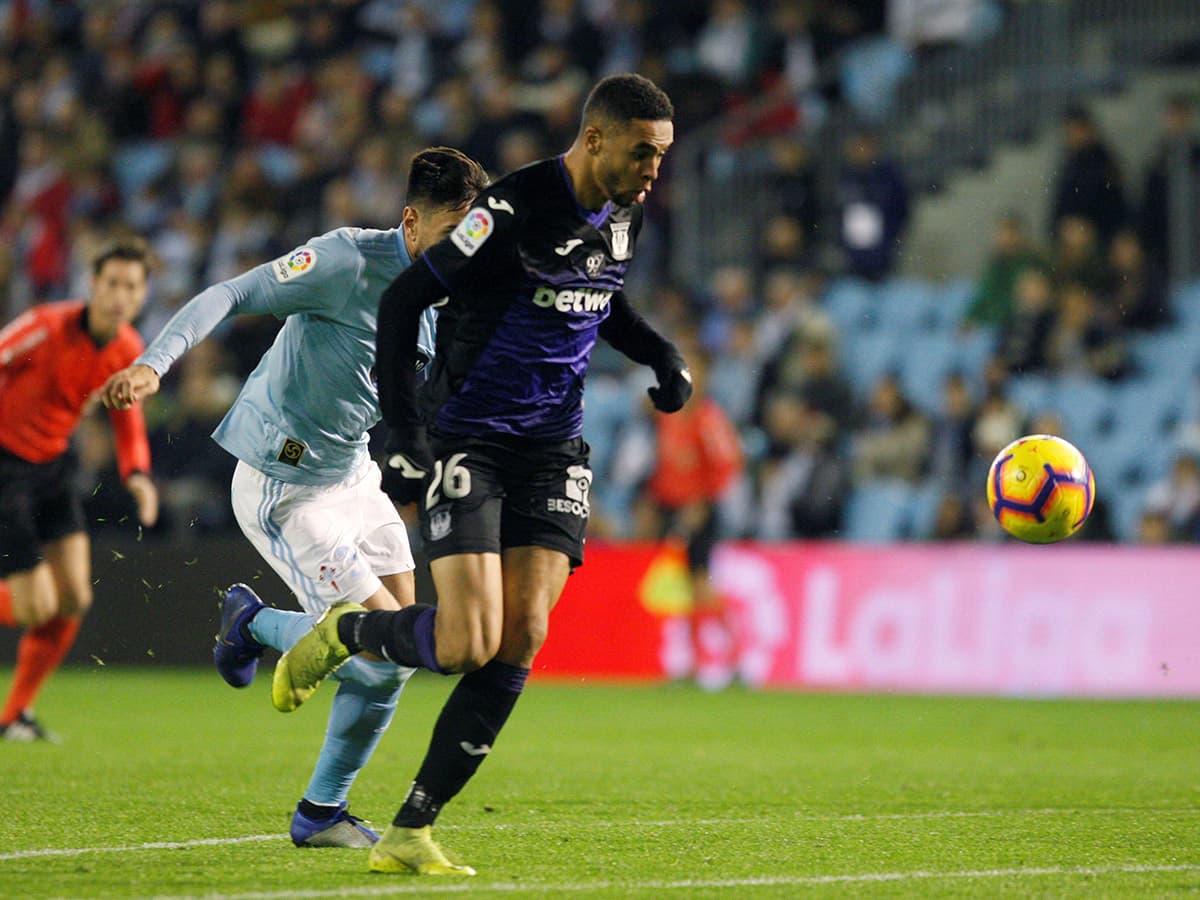 La defensa del Celta de Vigo respondió ante un duro rival y también generó algunas opciones de gol.