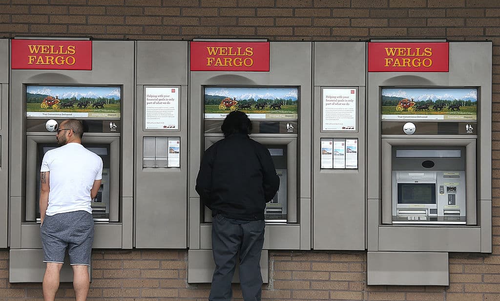 <b>3. <u>WELLS FARGO</u></b>
<br>
<br>
<b>Número de empleados</b>: 247,800 (208,700 en EEUU); 
<b>Principales ubicaciones</b>: Charlotte (NC), San Francisco y Minneapolis; 
<b>Empleos más comunes</b>: banquero, analista consultor; 
<b>Habiliades más demandadas</b>: gestión de riesgos, licencia NMLS, líneas de crédito.