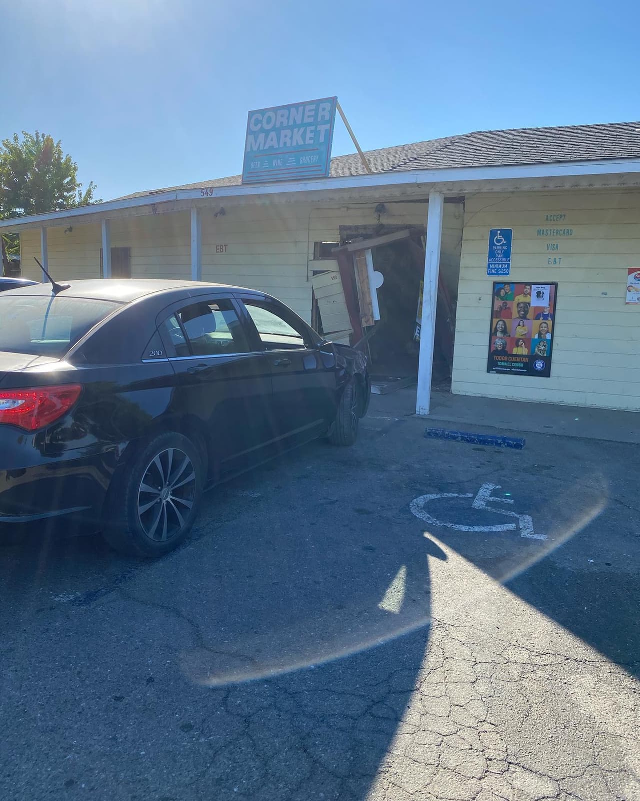 Un niño de seis años 
<a href="https://www.facebook.com/CHPStocktonArea/posts/3087693924652937" target="_blank">chocó el auto de su familia</a> contra una tienda en 
<a href="http://ww1.stocktonca.gov/" target="_blank">Stockton, California</a>, de acuerdo con la Patrulla de Caminos de California (CHP).