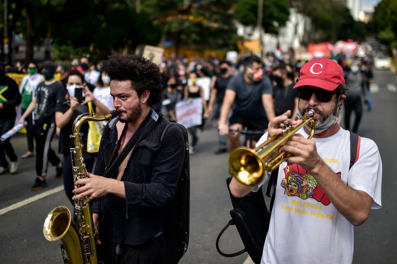 <b>¿Necesito pagar el dinero recibido a través del Fondo de Ayuda para la Música de Austin?</b>
<br>No, el beneficiario no tiene que pagarle los fondos del subsidio a la Ciudad de Austin.