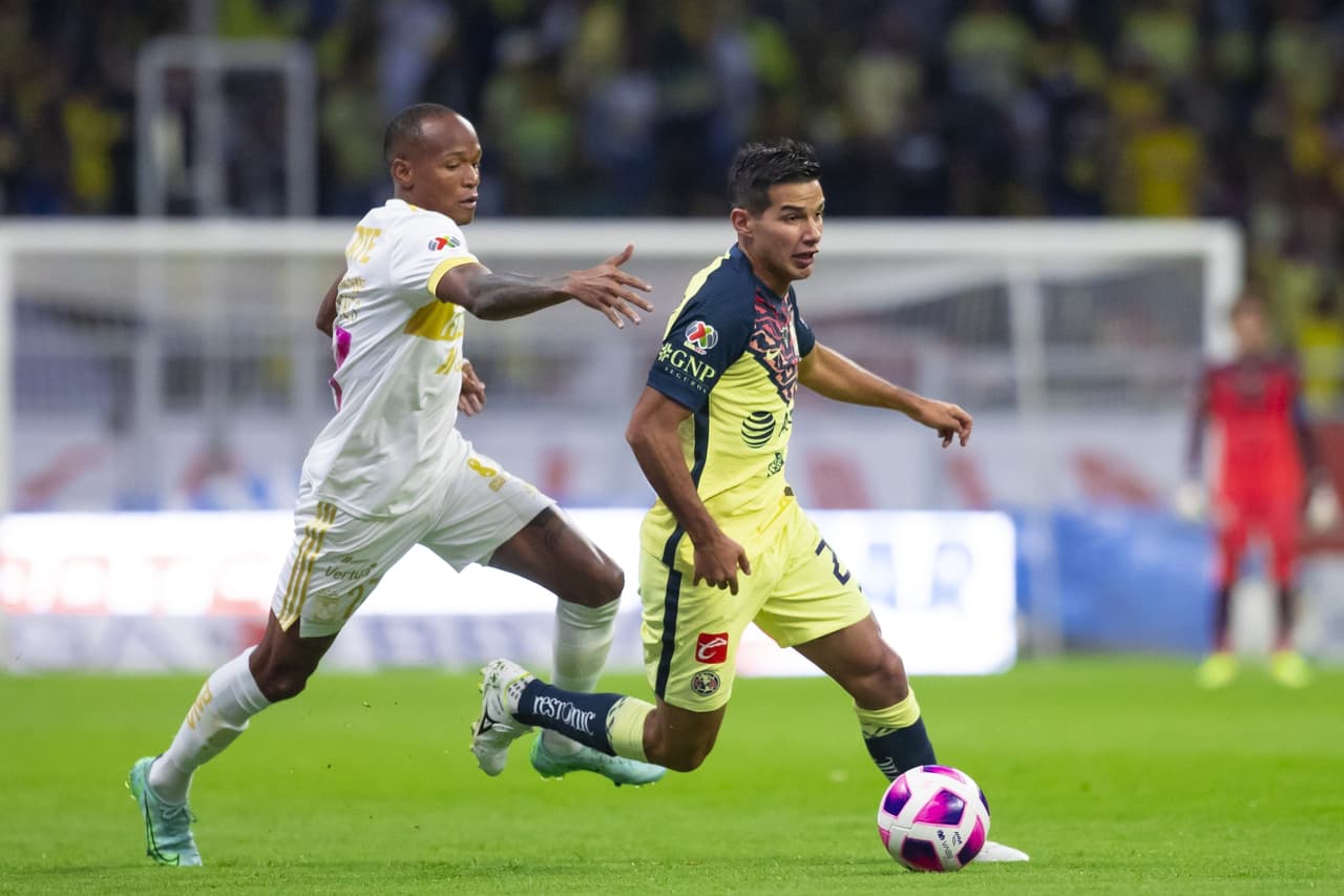 Las expectativas se cumplieron desde los primeros minutos en que América y Tigres dieron un juego de ida y vuelta, pero con los regios presionando un poco más.