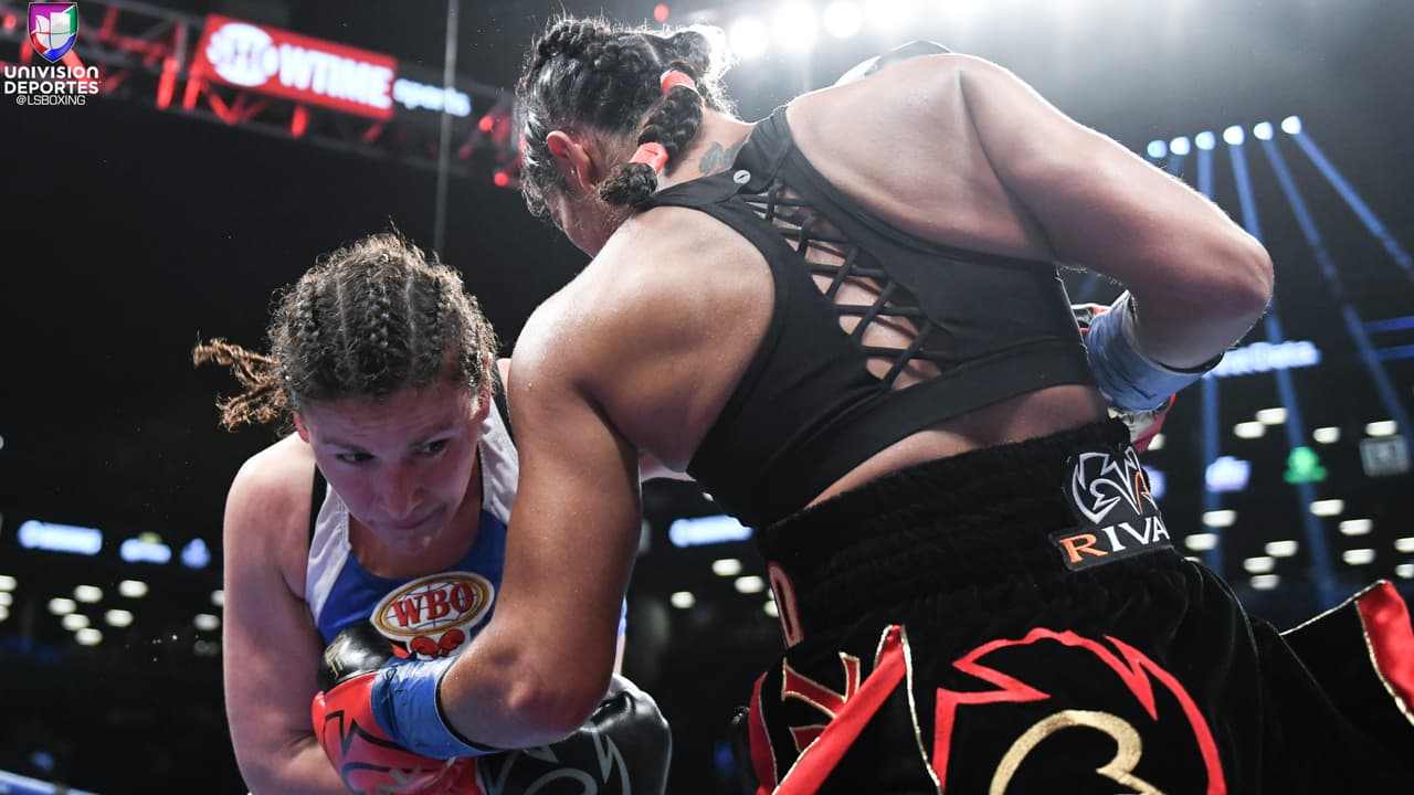 La puertorriqueña Amanda Serrano hizo historia en Nueva York al convertirse en la primera boxeadora en ganar campeonatos mundiales en seis divisiones diferentes. El récord lo estableció ante Yamila Reynoso, a quien derrotó por decisión unánime.