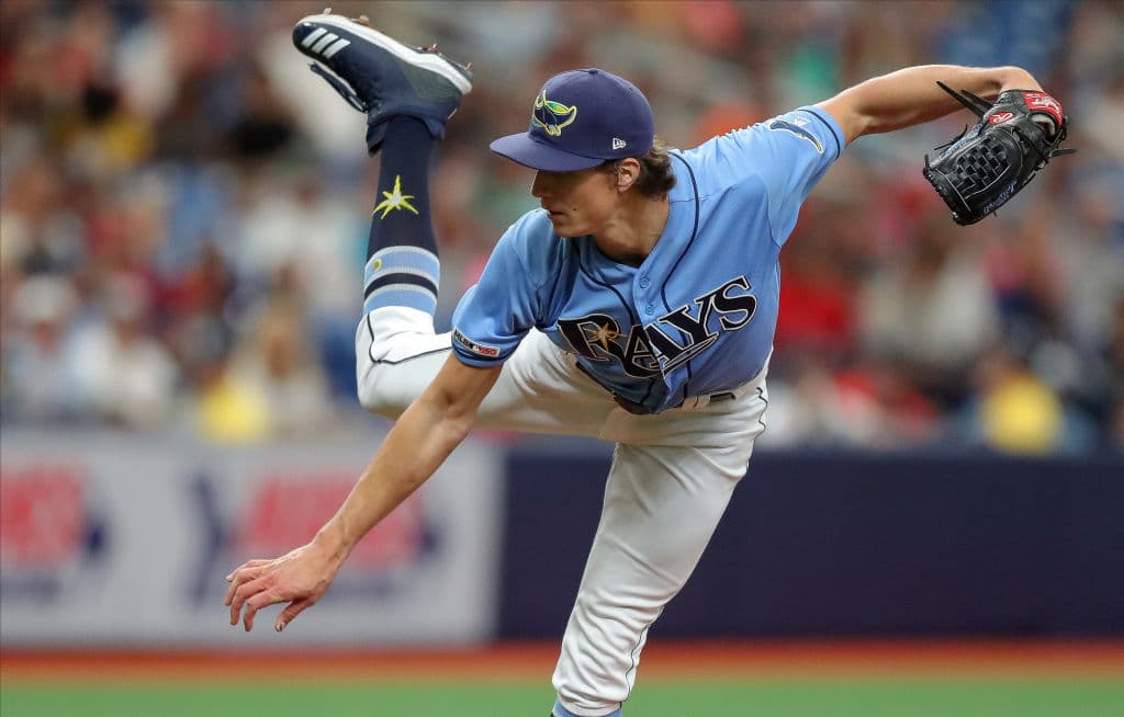 Tyler Glasnow salió como abridor este domingo para los Tampa Bay Rays pero se fue sin decisión. El derecho transitó por espacio de 5.1 innings en los que le conectaron tres hits, uno de ellos jonrón, permitió dos anotaciones limpias, caminó a tres y abanicó a cinco.