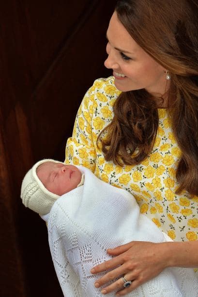 Así recibieron los Duques de Cambridge a la princesa Charlotte.