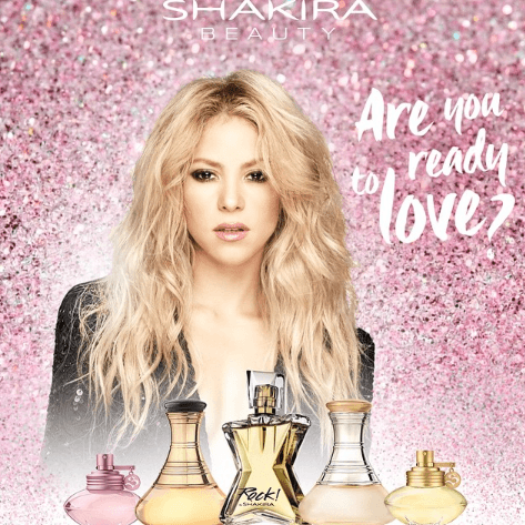 Como empresaria e imagen del perfume, ella cuida cada detalle.