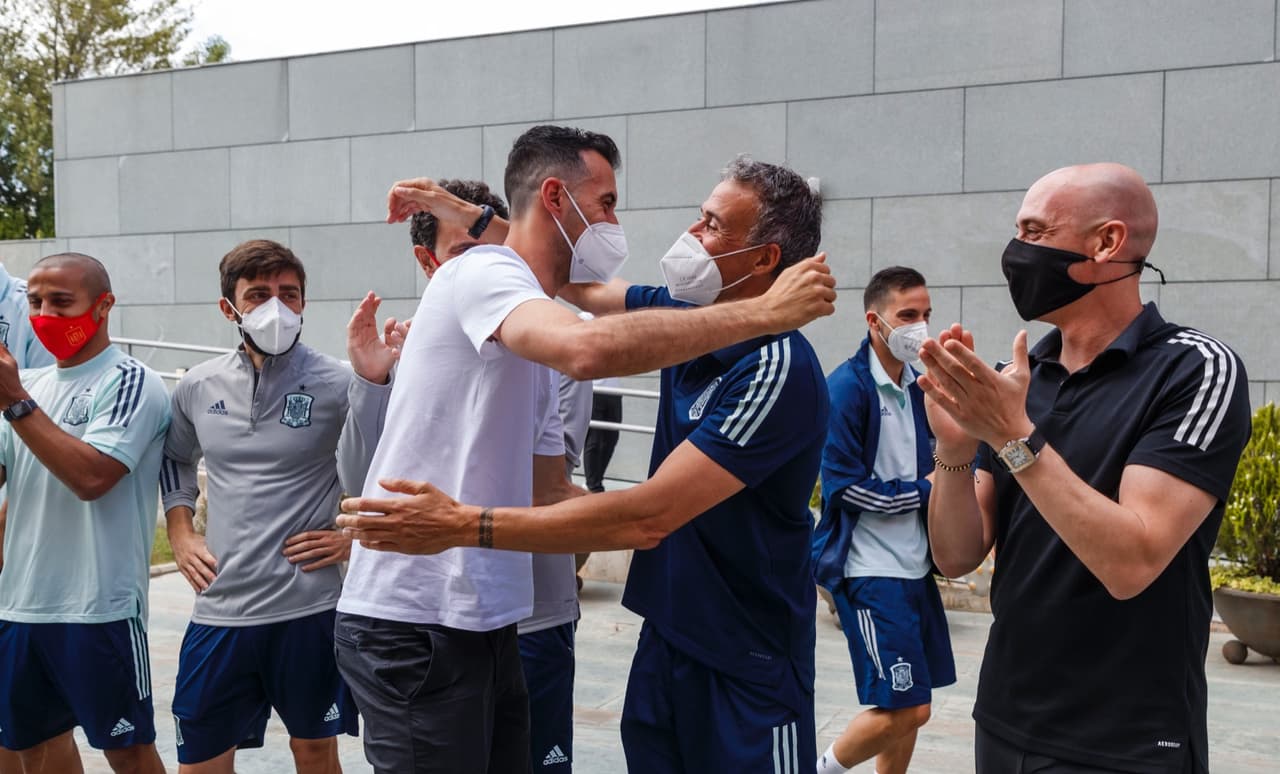 Sergio Busquets supera el coronavirus y regresa con España