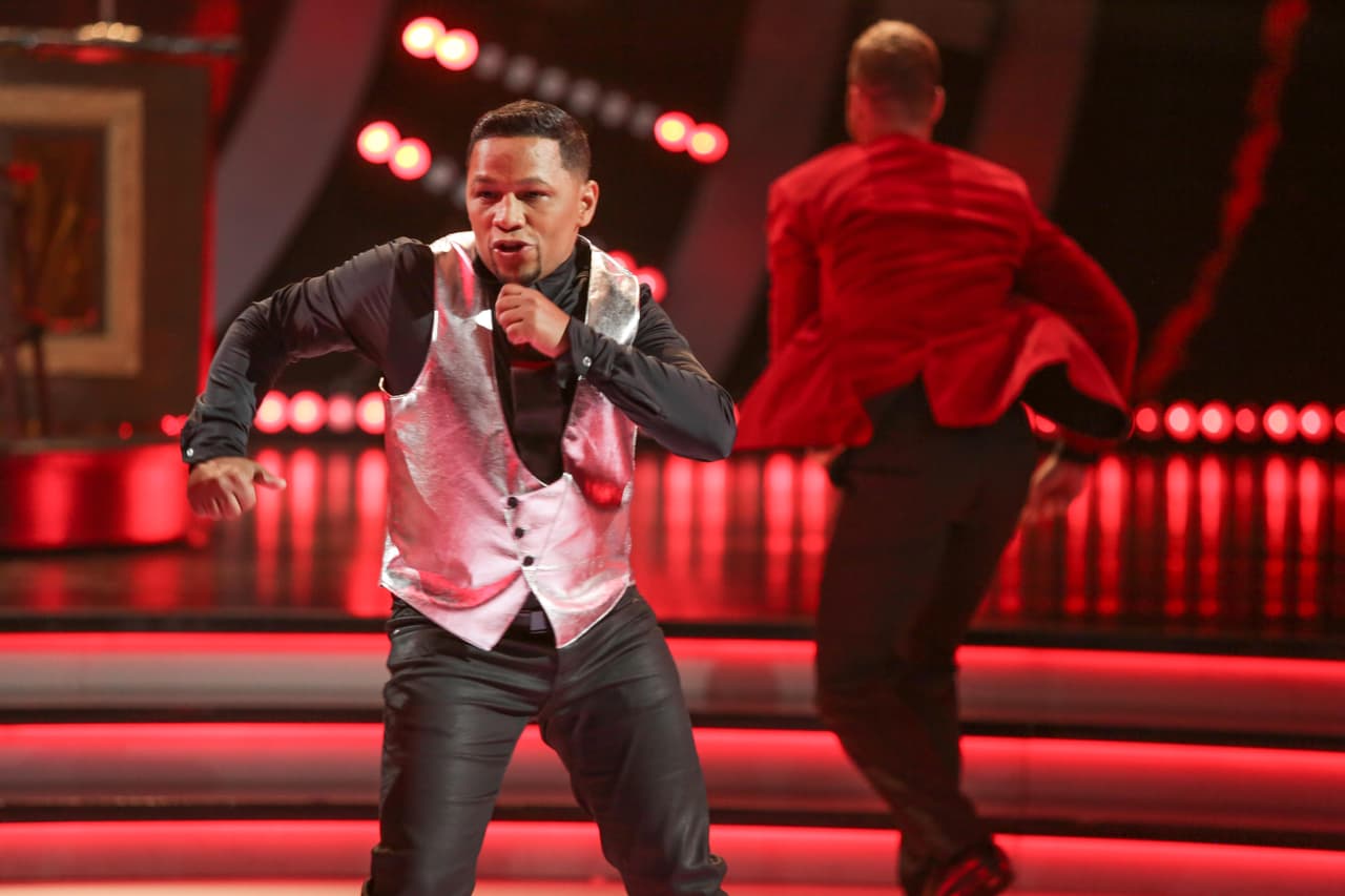 En esta primera presentación se enfrentó a un duelo de salsa contra la modelo de tallas extra, Denise Bidot.