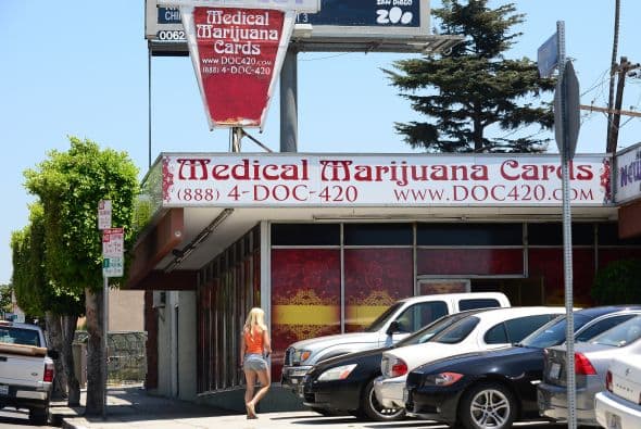 Mientras tanto, en Arkansas como en Massachusetts, los electores decidirán si permiten el uso de la marihuana con fines medicinales, tal como se ha hecho en 17 estados. Arkansas sería el primer estado sureño en incluirse en ese grupo.