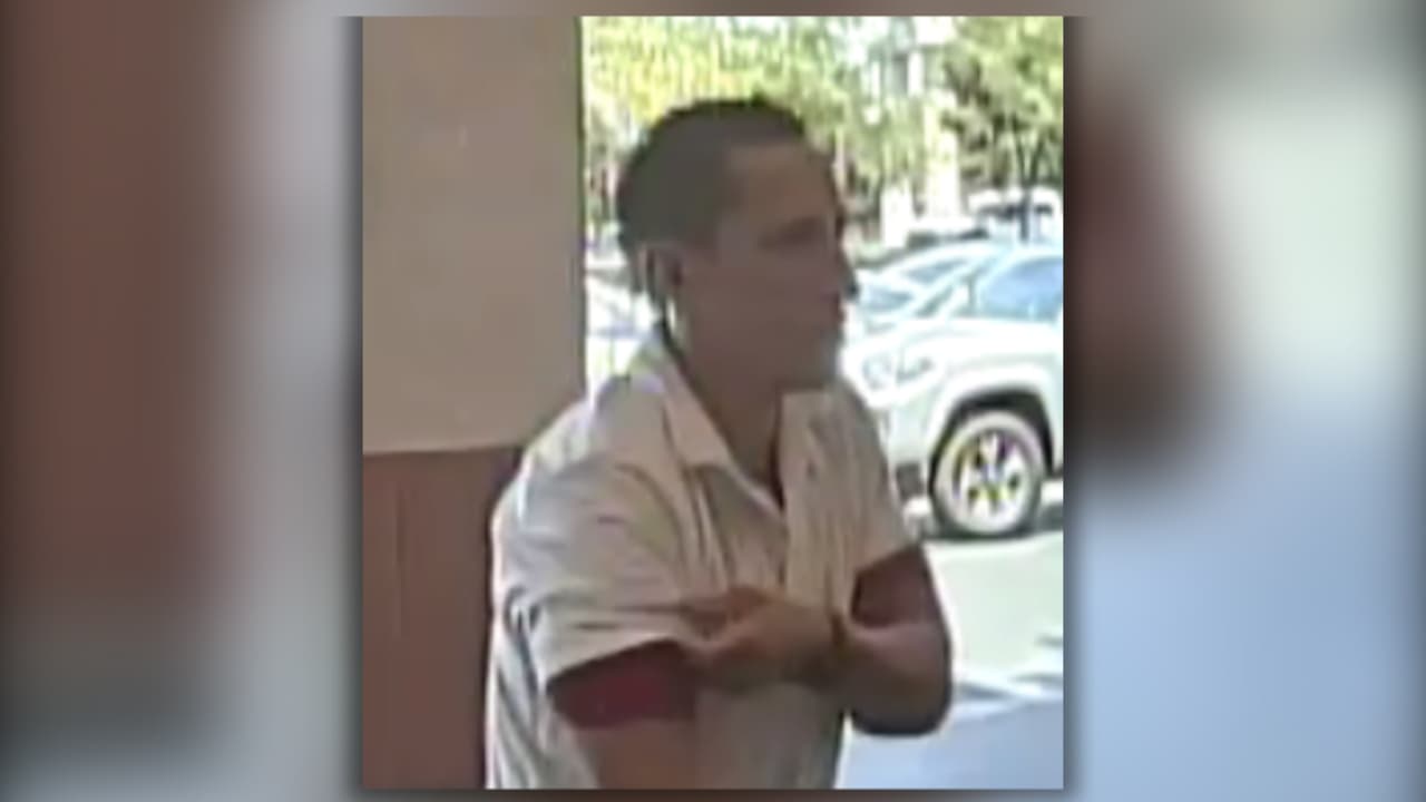 Buscan a un hombre hispano en Stockton que atacó a una persona con gas de pimienta