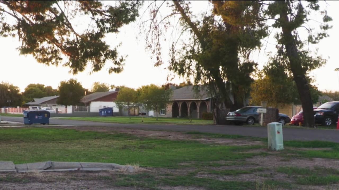 Familias de Laveen denuncian pérdida de depósitos tras cancelaciones de eventos en rancho multado por falta de permisos