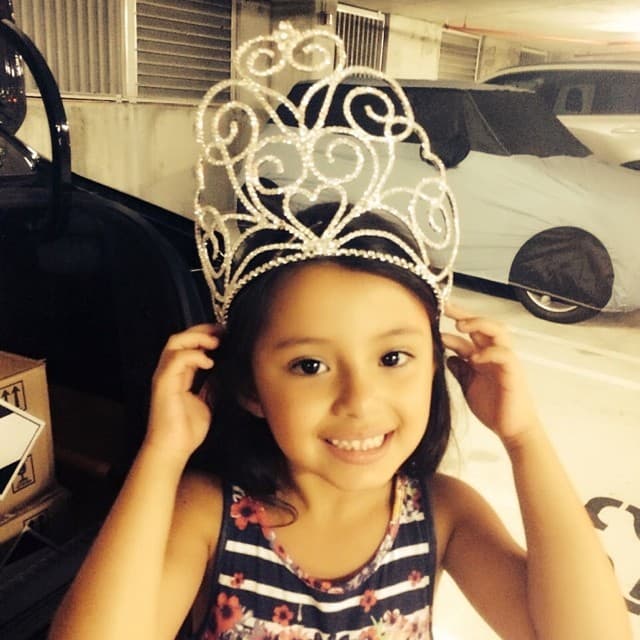 Dinorah es la más consentida por su famosa mamá. ¿Le seguirá los pasos en el espectáculo?