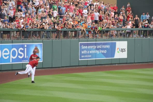 ¡El famoso comediante Will Ferrell se lució jugando con 10 equipos diferentes de la MLB  en cinco partidos del Spring Training en un solo día! Mientras los fans le hacían porras al comediante, éste les hacía bromas desde la cancha. Su hazaña fue grabada para una producción televisiva que será transmitida por HBO a finales de año.