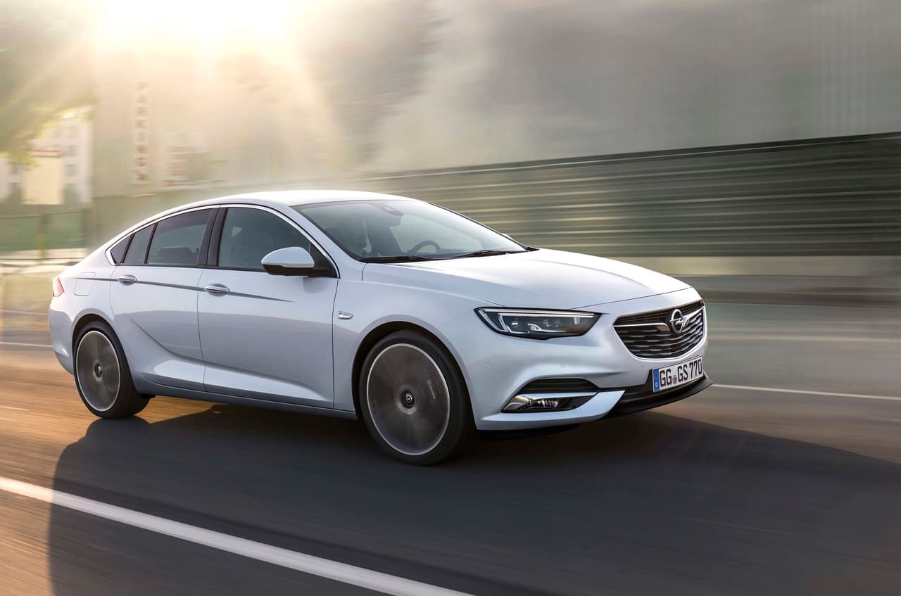 A pesar de ser más grande 
<b>el Opel Insignia Grand Sport 2018 es 390 libras más liviano</b> que el modelo saliente, gracias al uso de materiales ligeros y mejor enfoque en el empaque.