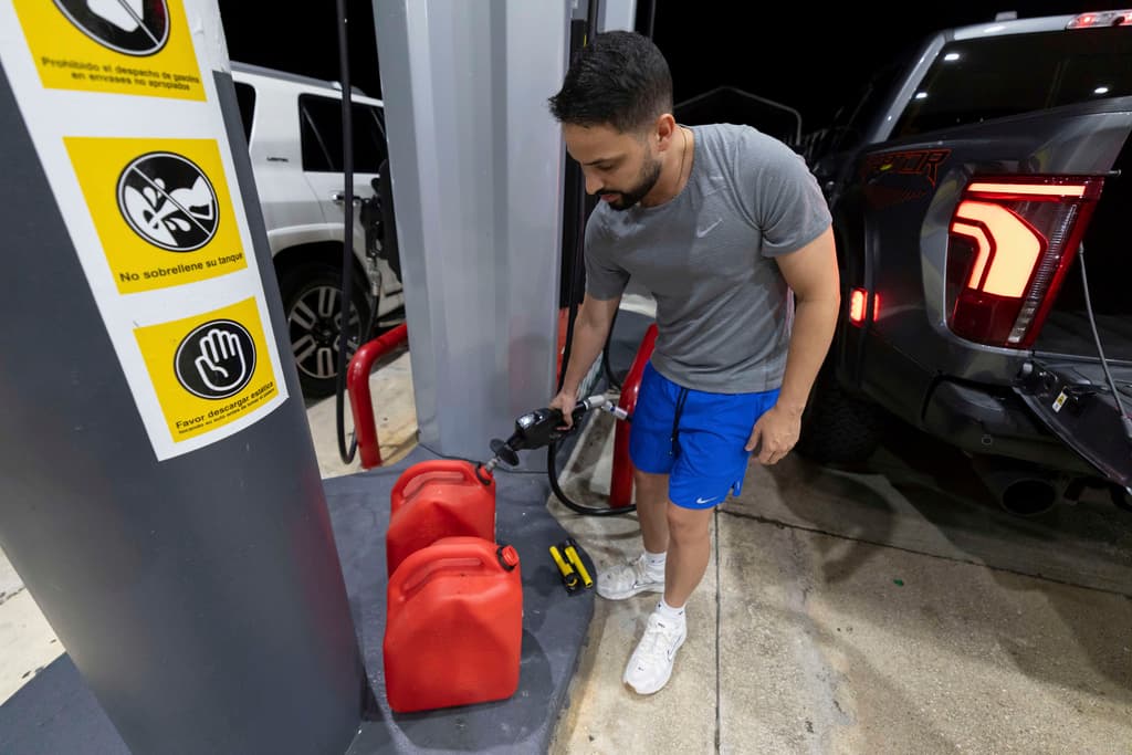 <b>Reacciones públicas</b>: La población expresó su enojo en redes sociales y medios, incluyendo figuras públicas como Bad Bunny, que exigieron soluciones urgentes al colapso energético.