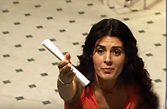 Mayrín Villanueva interpreta a Silvia, una mujer guapa, pero muy desafortunada en el amor. La actriz se integró al elenco de la serie tras terminar la telenovela 'Mujer de madera'.