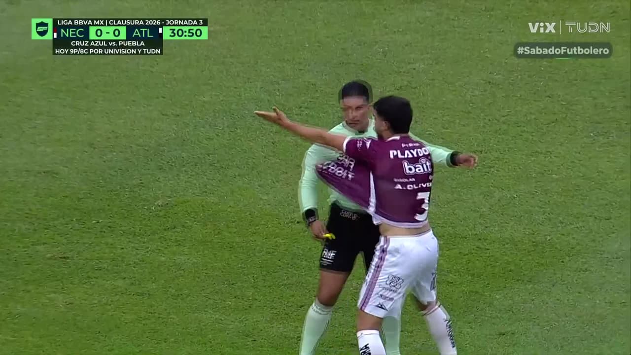 ¡Llegó la polémica! Necaxa reclama pena máxima y las bancas se salen de control