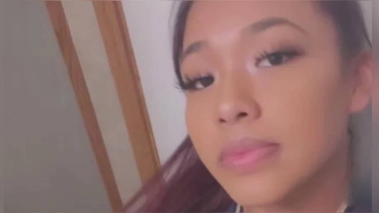 <b><a href="https://www.univision.com/local/dallas-kuvn/edgar-ramirez-confiesa-asesinato-de-exnovia-carmen-galilea-deanda-ramos-dallas">Carmen Galilea Deanda Ramos</a></b>, de 19 años, fue asesinada por su exnovio Edgar Ramírez, de 20 años, quien confesó a las autoridades que citó a Carmen en un lugar desolado y a punta de pistola le pidió que saliera del carro y cuando estaba de rodillas le disparó en la cabeza.