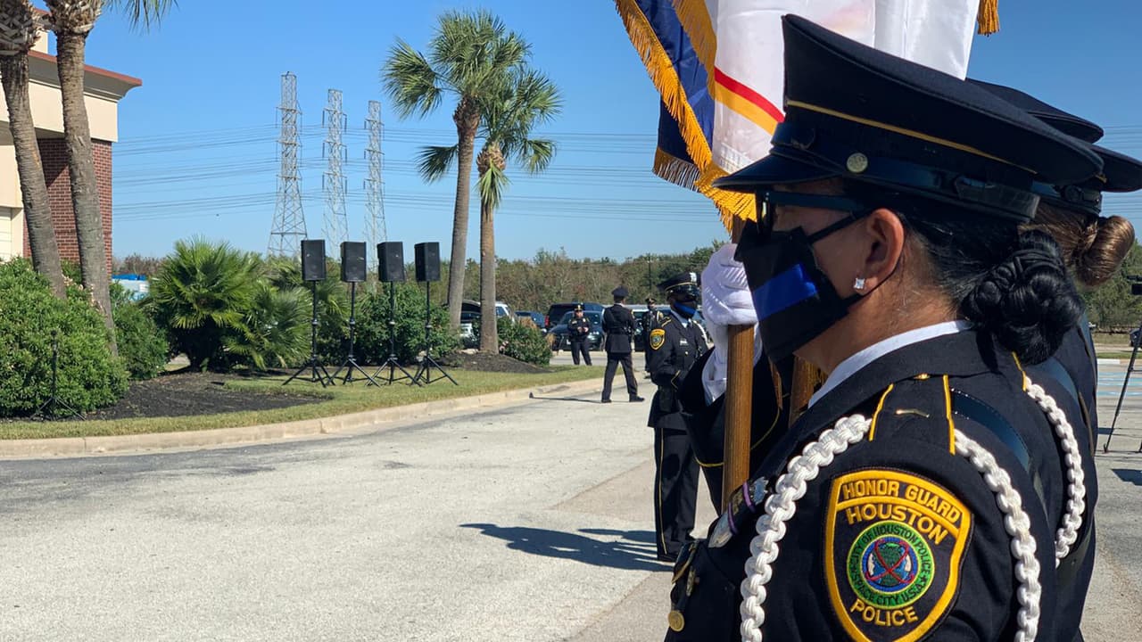 El cuerpo de sargento Ríos llegó a las 9:00 am a la iglesia.
