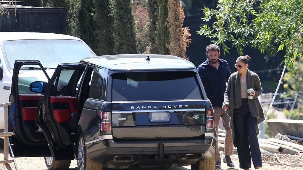 La semana pasada, López y Affleck visitaron una propiedad que todavía se encuentra en construcción. Un agente inmobiliario los ayudó mostrándoles la vista que tendrá la casa cuando esté terminada.
<br>
