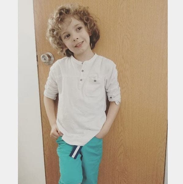 Diego Escalona es el nombre de esta promesa de la actuación. A él lo hemos visto en otros proyectos como 'A que no me dejas' (2015), 'Mujeres de negro' (2016) y 'Enamorándome de Ramón' (2017).