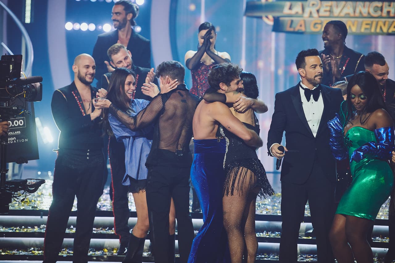 No podía faltar la felicitación de su novia, a quien él agradeció públicamente por su apoyo durante toda la temporada.