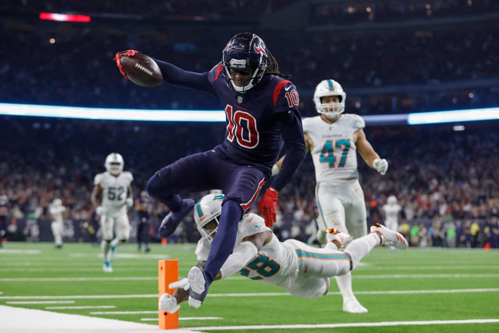 Y no sería todo. DeSahun Watson coronó la noche con un quinto pase de anotación, volvió a conectarse con Hopkins, en un envío de 2 yardas para dejar en 42-23 el marcador definitivo.