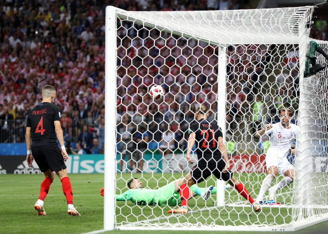 Sin embargo aportaba en sacrificio y estaba en el área propia para colaborar, como en esta jugada clara de Harry Kane que por poco es el segundo de Inglaterra en el primer tiempo.