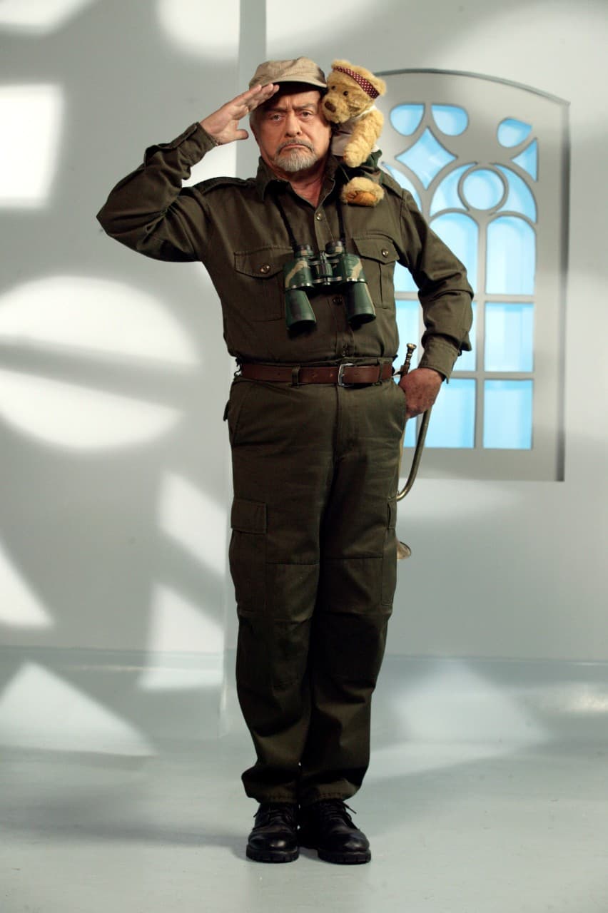 El inolvidable 'Don Roque' nos puso a todos a marchar y a reír en 'Vecinos'. El primer actor 
<b>Polo Ortín</b> era todo un maestro de la comedia y logró que este personaje fuera uno de los más memorables de la televisión.