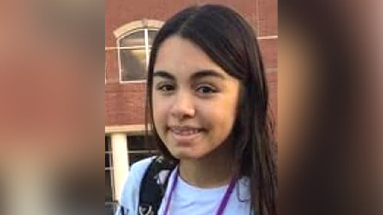 Los informes se pueden proporcionar al departamento de policía de Katy al 281-237-4000 o al Centro Nacional de Niños desaparecidos y explotados al 1-800-THE-LOST. 1-800-843-5678.