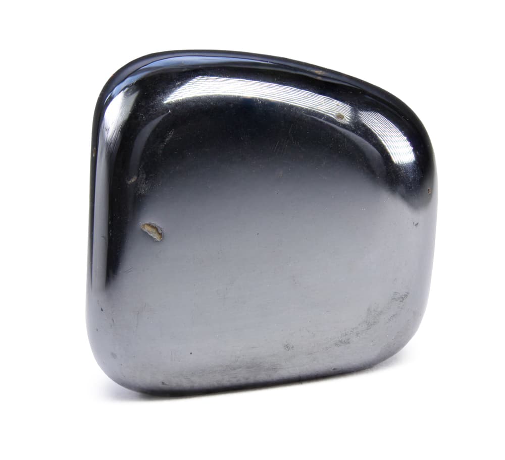 De igual forma existe una leyenda del norte de Inglaterra que atribuye a la hematita como un talismán poderoso para cualquier guerrero, porque se cree que los protegía si eran heridos en la batalla, preservando su sangre y su 'esencia de vida' mientras esperaban ser rescatados y curados.