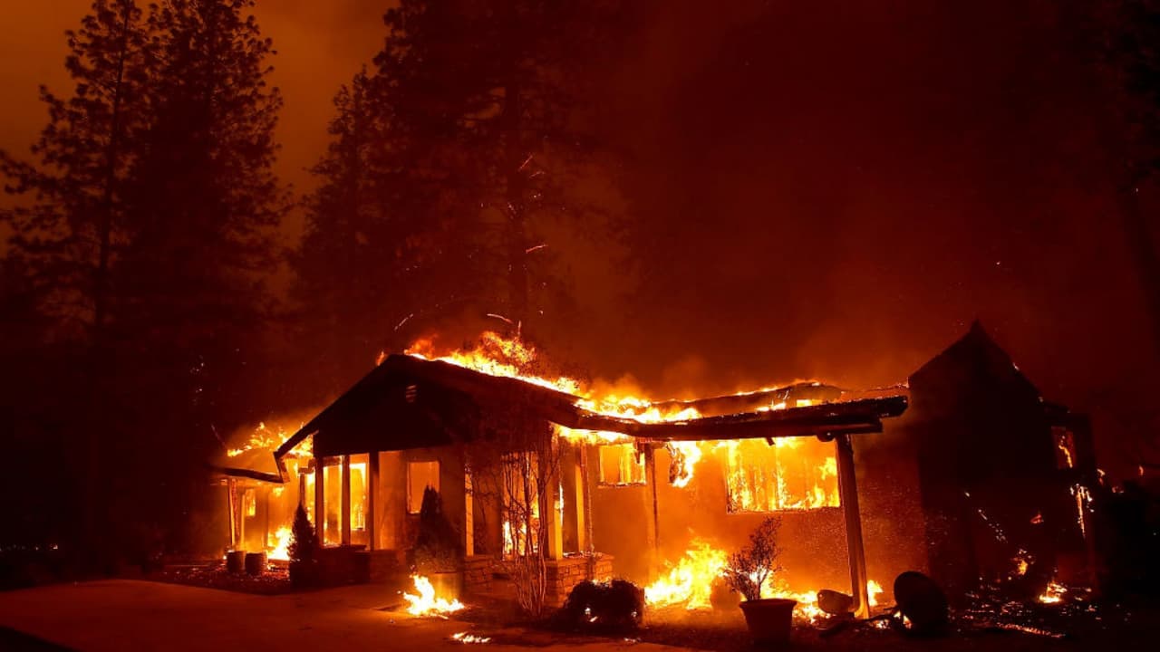 FEMA defiende un reclamo de 4 mil millones a PG&E o enviará cobros a víctimas de incendios en California