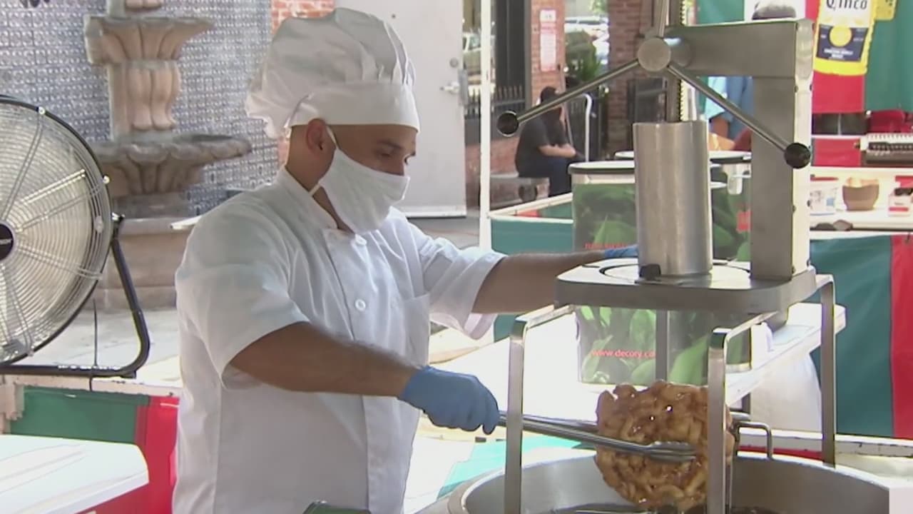 Pese a la pandemia, comerciantes celebran el Cinco de Mayo en el Market Square