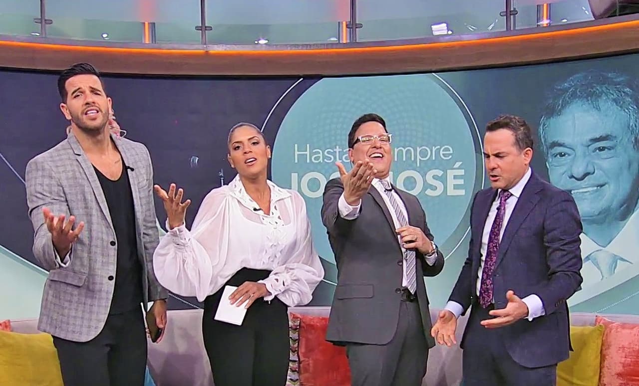 "Hoy quiero que todos seamos partícipes, cantemos su música y lo recordemos como se debe", dijo Francisca Lachapel al encontrarse con su compañeros. Y así fue, Yisus, Fran, Raúl y Carlos cantaron a todo pulmón los éxitos del 'Príncipe de la Canción'.