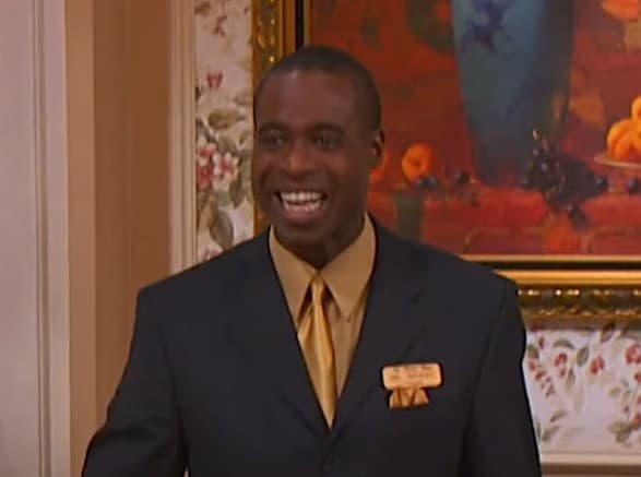 <b>Phill Lewis, Marion Moseby</b>
<br>El estricto gerente del Hotel Tipton era interpretado por Phill Lewis. Además de soportar las travesuras de Zack y Cody, Moseby era como un padre para London.