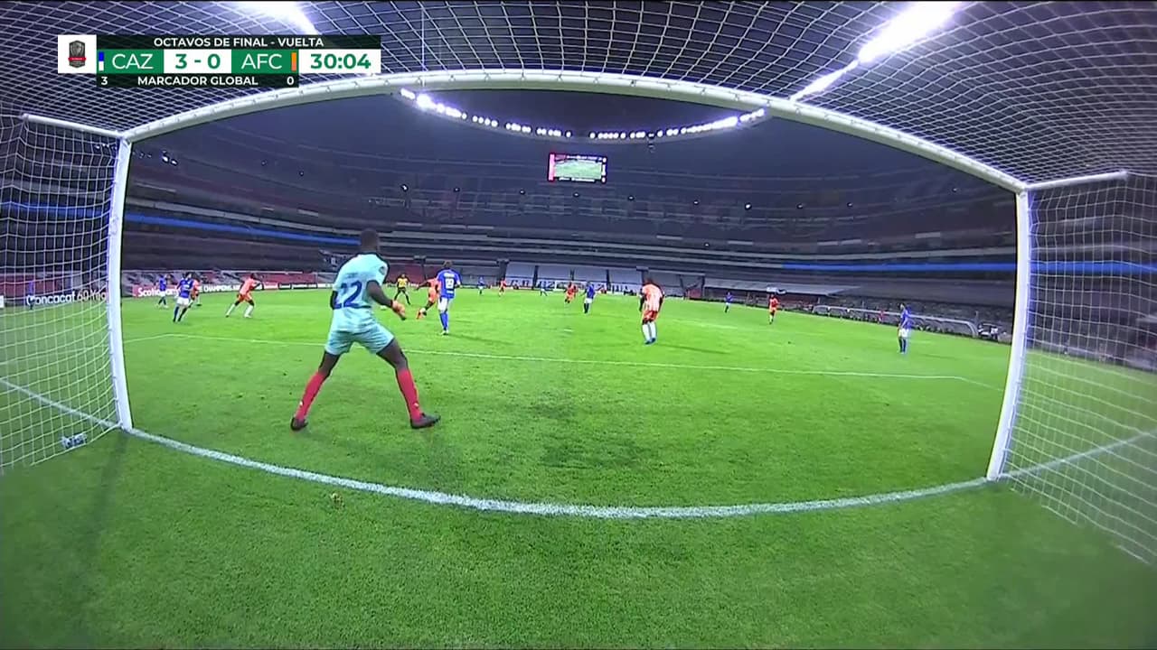 ¡TIRO ATAJADO! disparo por Walter Montoya.